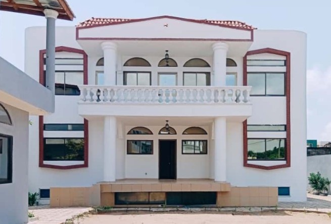 Grande villa à louer à Akpakpa